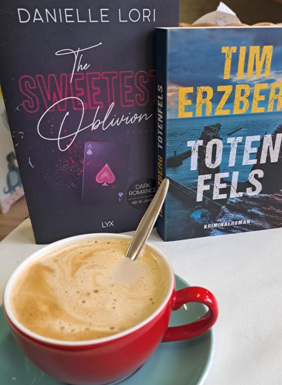 Bücher und Kaffee